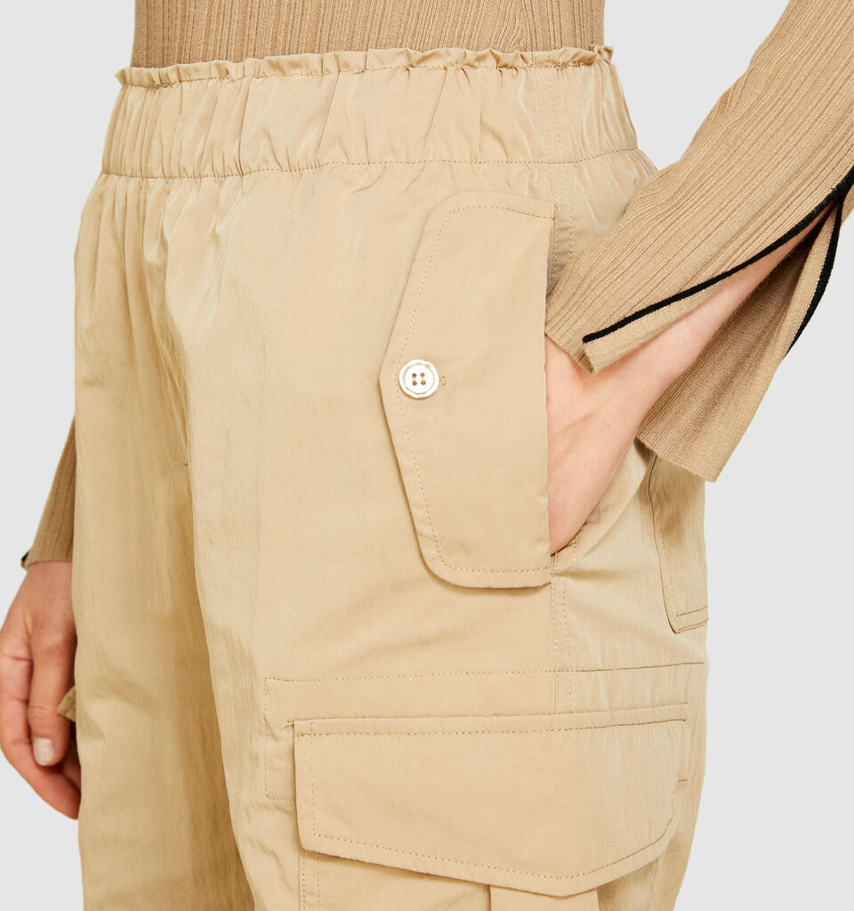 Cargo trousers with pockets - women's joggers - Camel | Sisley image number 5
